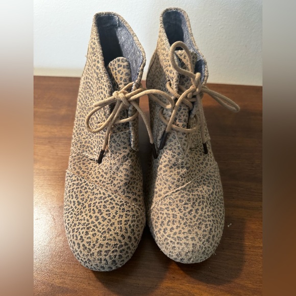 Women’s Tom’s suede wedge booties cheetah size 11 - Picture 4 of 4